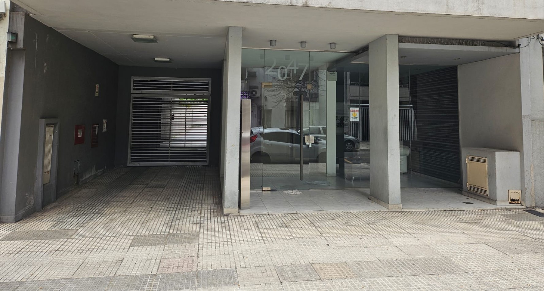 Cochera en venta en Villa Urquiza con Baulera en el fondo