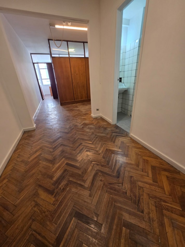 TRIBUNALES Oficina en venta semipiso al frente