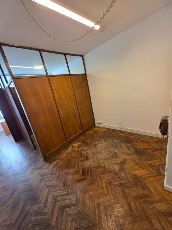 TRIBUNALES Oficina en venta semipiso al frente