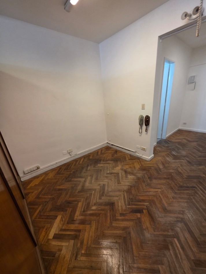 TRIBUNALES Oficina en venta semipiso al frente