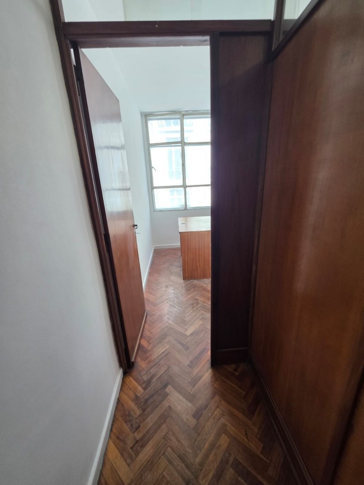 TRIBUNALES Oficina en venta semipiso al frente