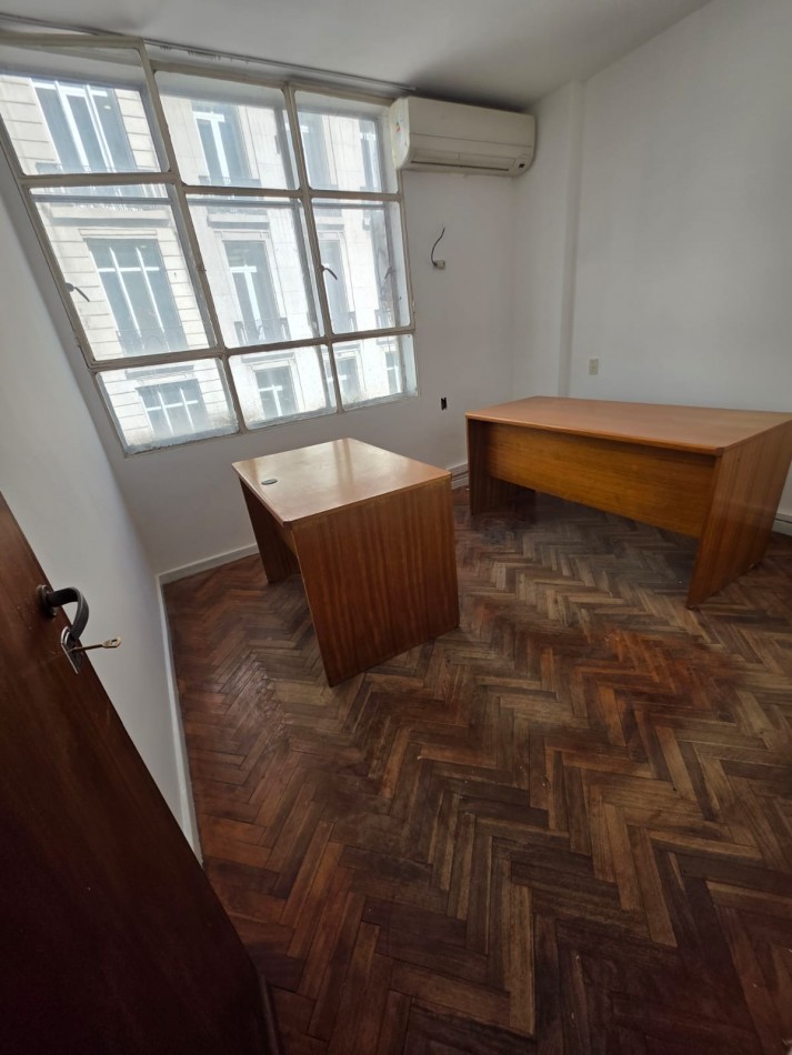 TRIBUNALES Oficina en venta semipiso al frente