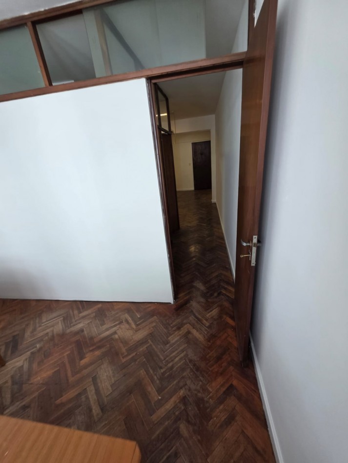 TRIBUNALES Oficina en venta semipiso al frente