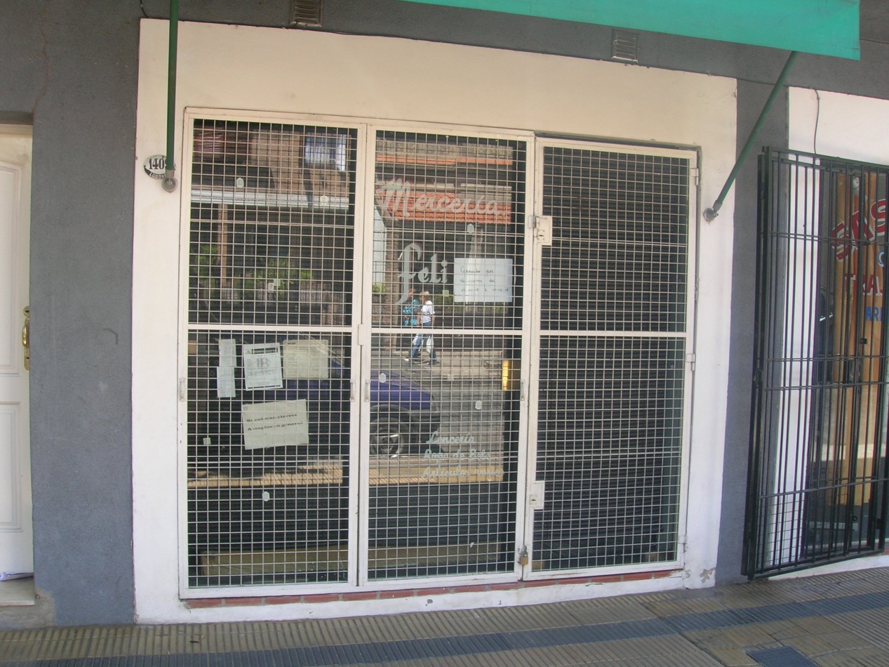 Magnifico local mts.Av De los Incas y Av. Triunvirato subte B Foco Comercial