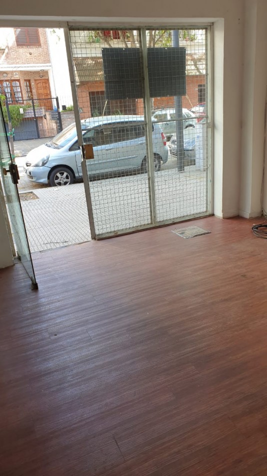 Magnifico local mts.Av De los Incas y Av. Triunvirato subte B Foco Comercial