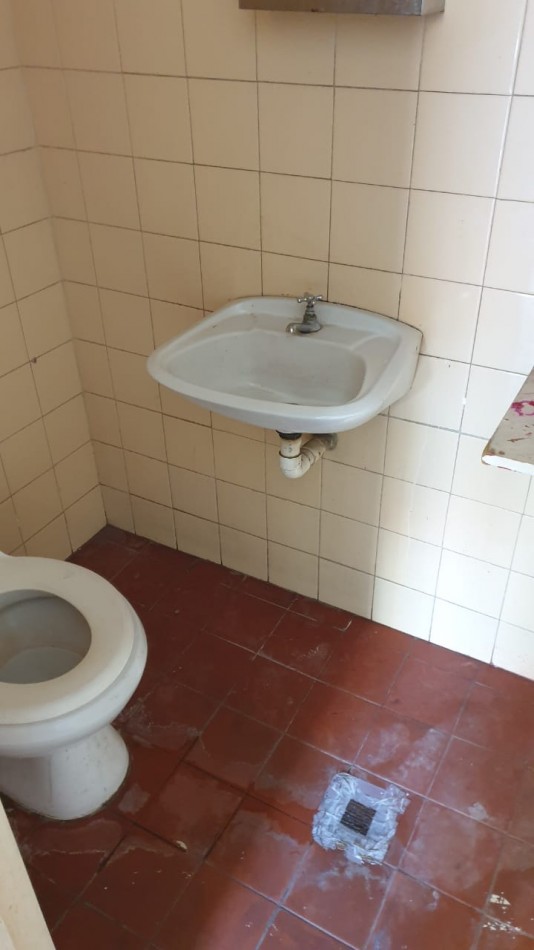 Magnifico local mts.Av De los Incas y Av. Triunvirato subte B Foco Comercial