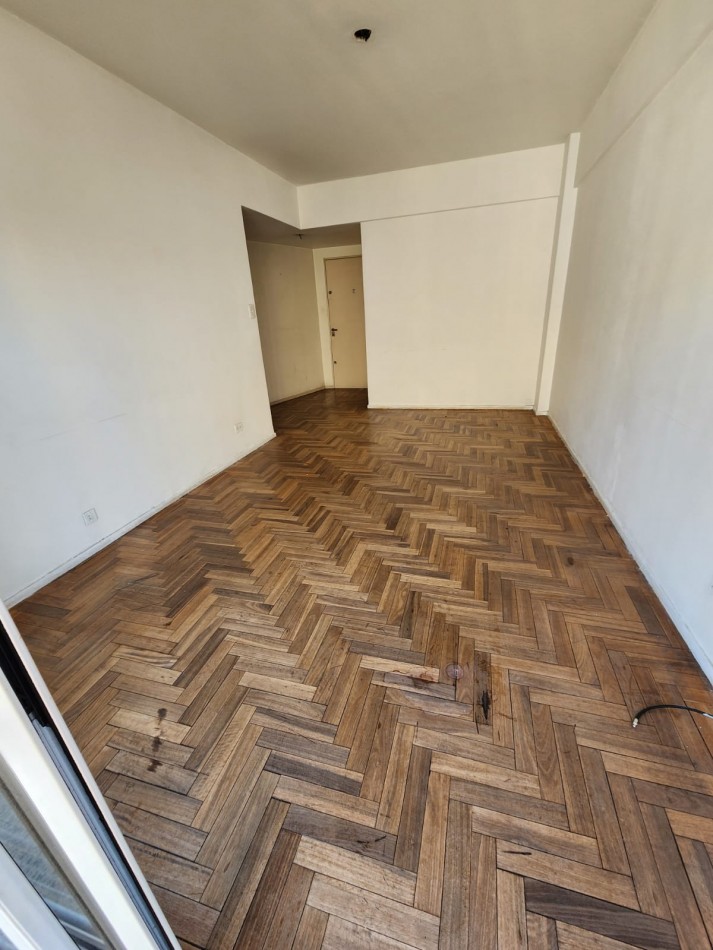 2 ambientes al frente con balcon gran recepcion cocina lavadero