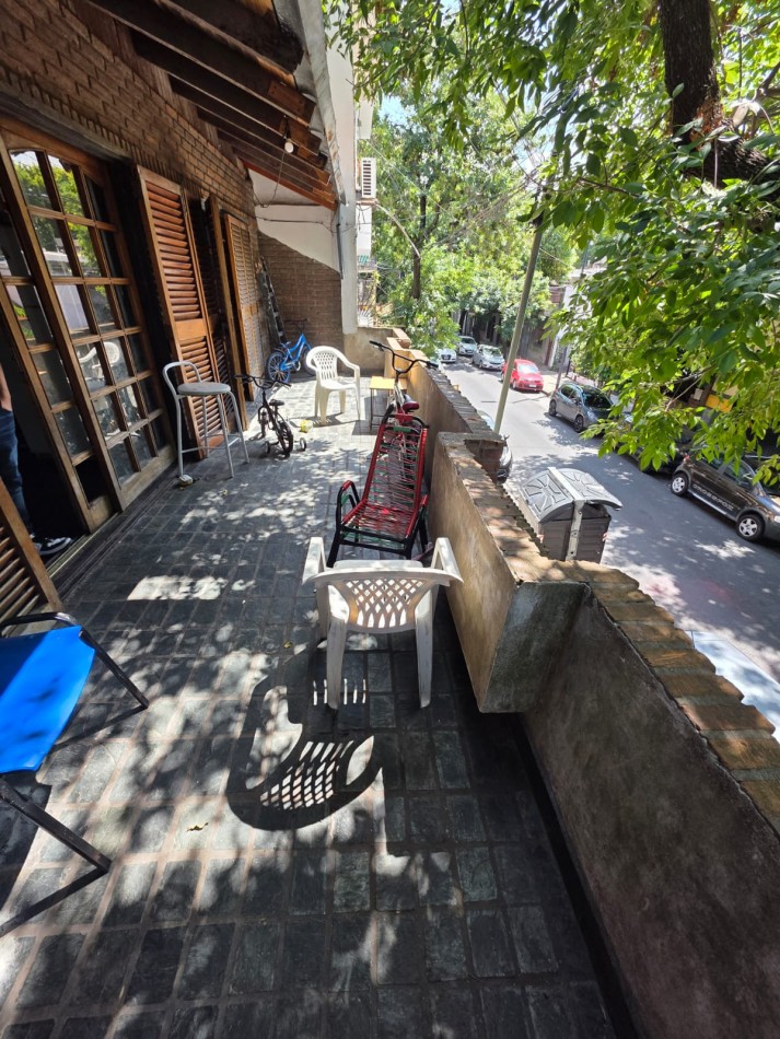 Casa/ Deposito con entrada vehicular y vivienda