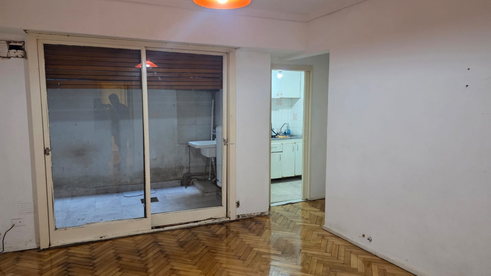 Dos ambientes con patio y conexion para lavarropas cocina