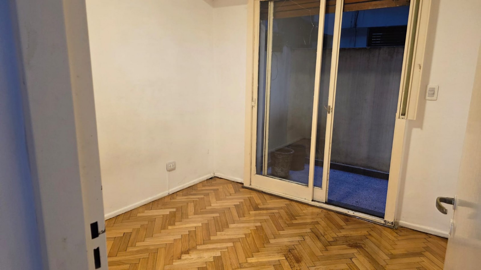 Dos ambientes con patio y conexion para lavarropas cocina