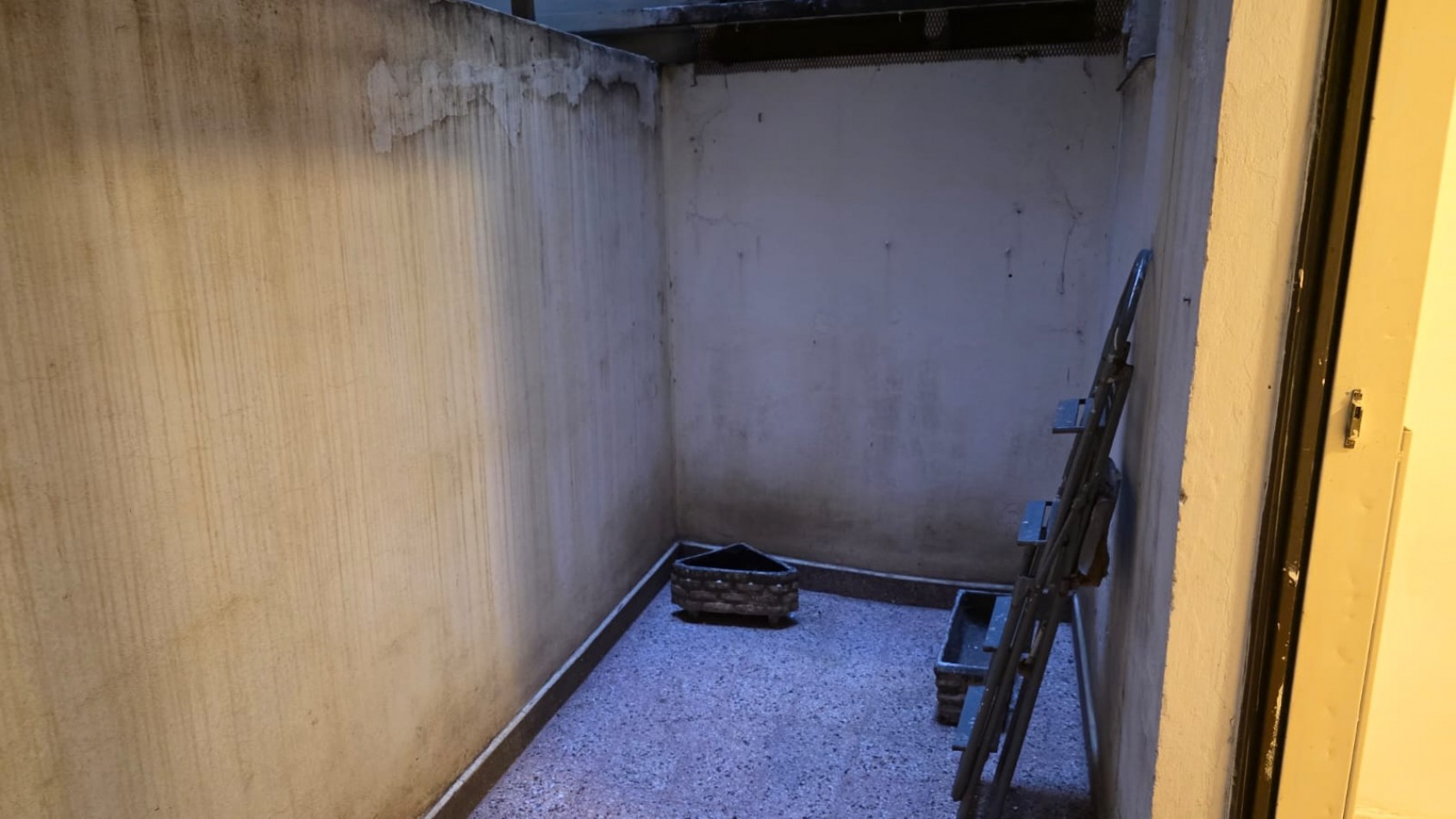 Dos ambientes con patio y conexion para lavarropas cocina