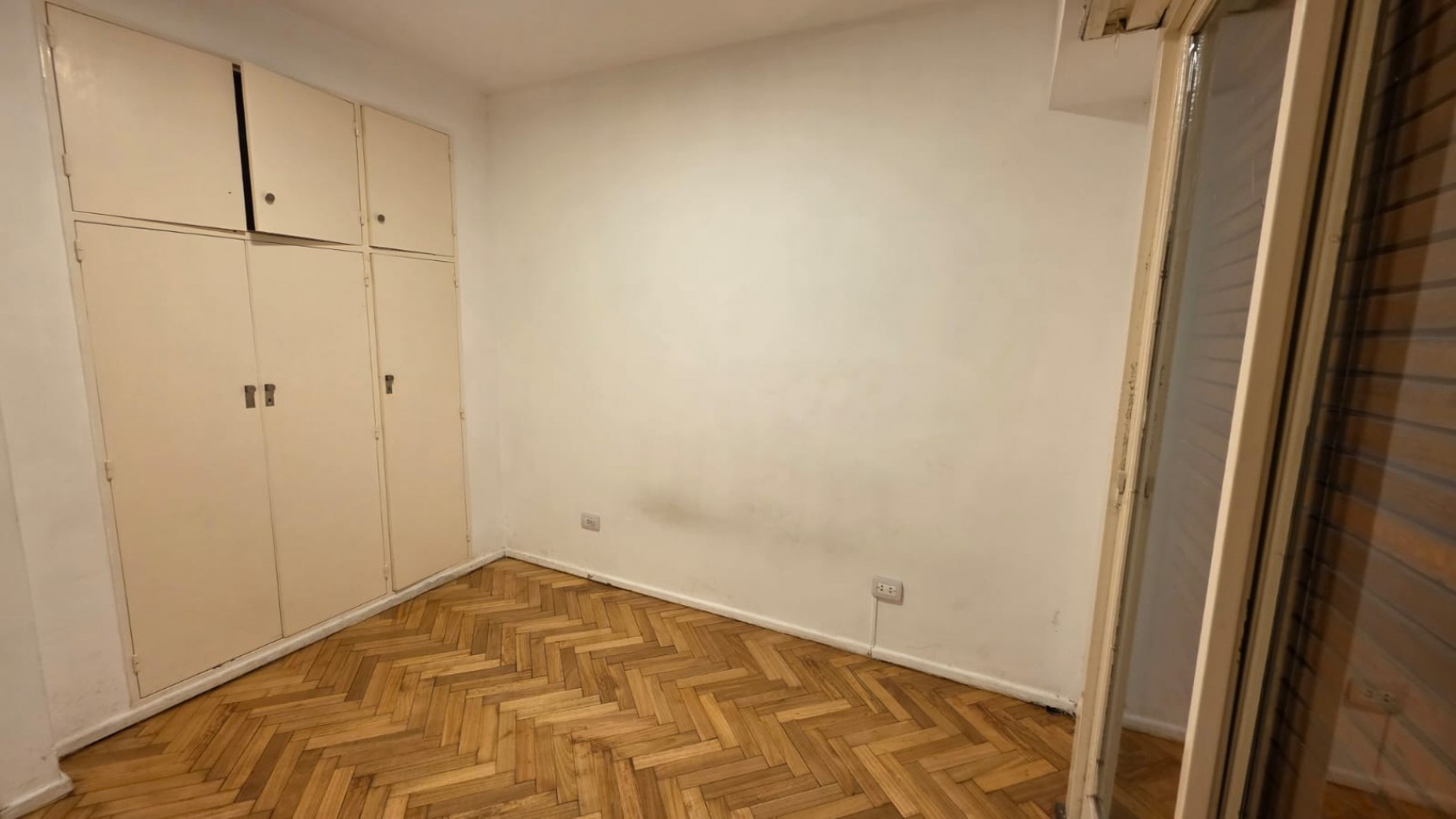 Dos ambientes con patio y conexion para lavarropas cocina