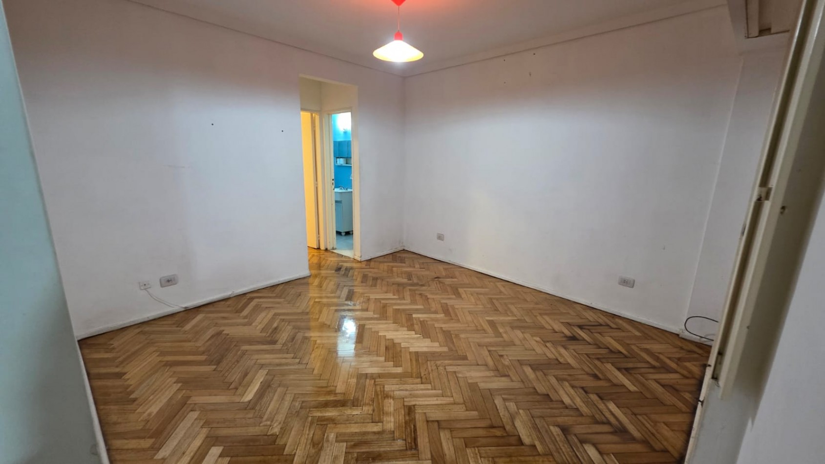 Dos ambientes con patio y conexion para lavarropas cocina