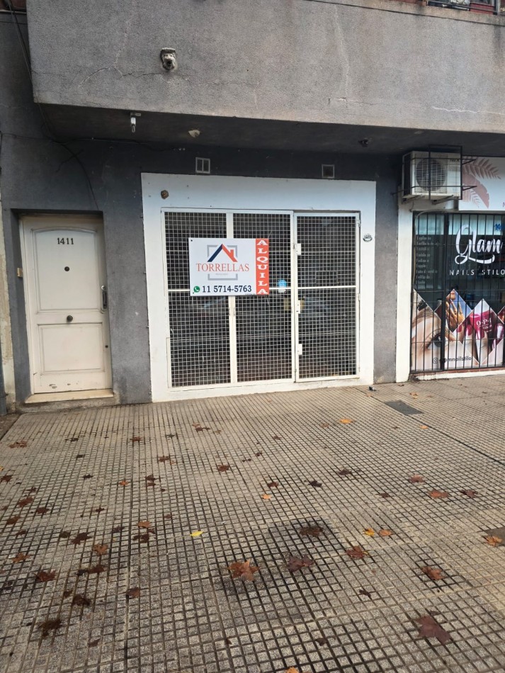 Magnifico local mts.Av De los Incas y Av. Triunvirato subte B Foco Comercial