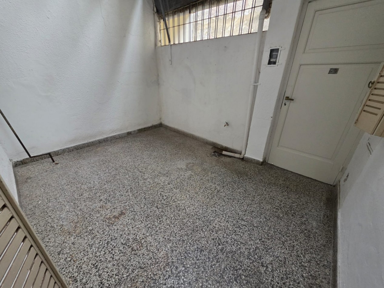 Estupendo PH, en planta baja 2 ambientes tipo casa Sin Expensas con patio