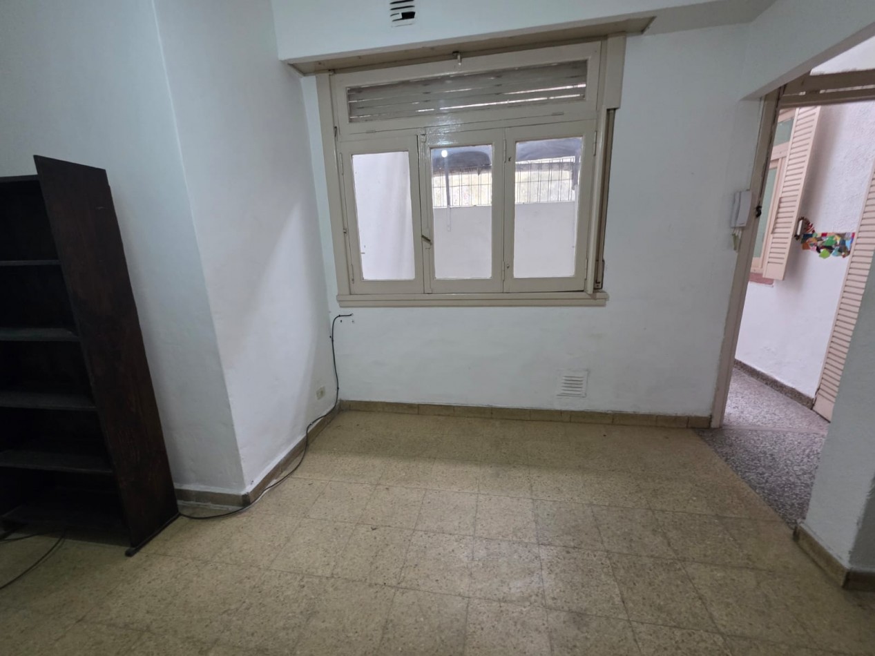 Estupendo PH, en planta baja 2 ambientes tipo casa Sin Expensas con patio