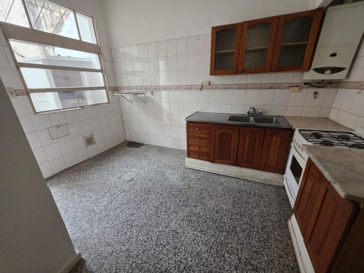 Estupendo PH, en planta baja 2 ambientes tipo casa Sin Expensas con patio