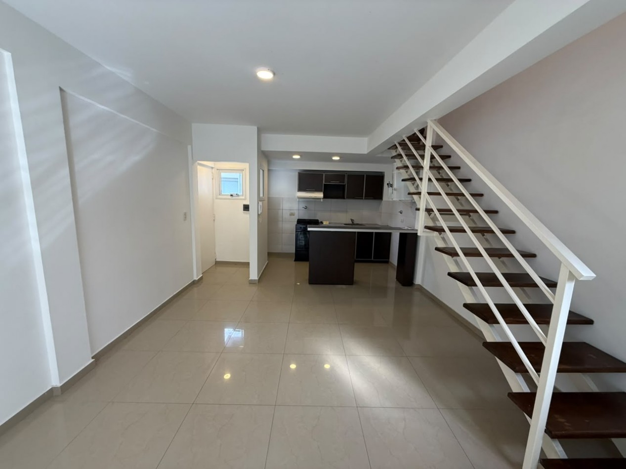 Divino Duplex!!! 2 ambientes frente c/balcon cerca subte 