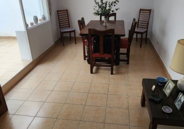 Extraordinaria PB a/prof c/fte 3 amb patio bño toil cocina c/pequeño offic lav impec estado