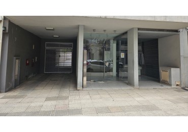 Cochera en venta en Villa Urquiza con Baulera en el fondo